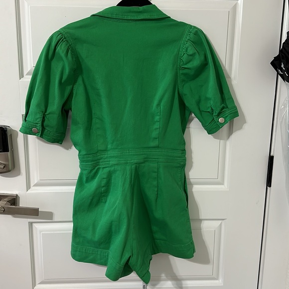 Day + Moon green shorts romper with pockets and snap waist - Picture 7 of 13